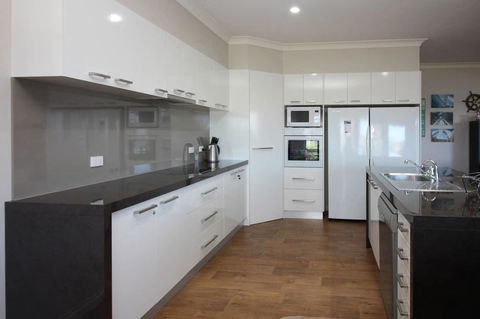 Waterfront On Osprey - Accommodation Redcliffe 13