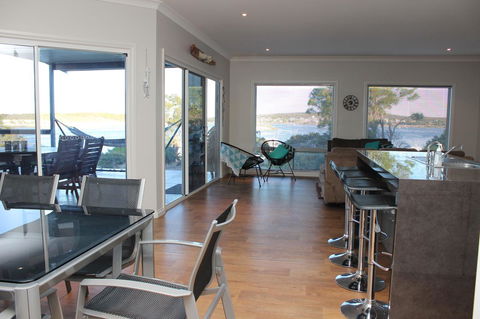 Waterfront On Osprey - Accommodation Redcliffe 7