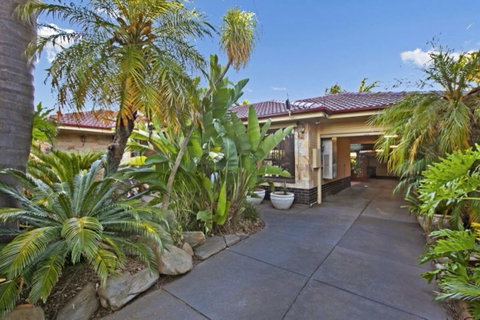 The Palms - Accommodation Redcliffe 7