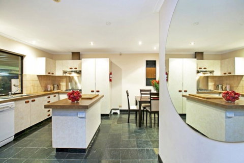 The Palms - Accommodation Redcliffe 14