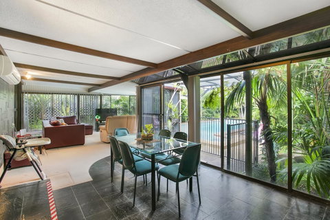 The Palms - Accommodation Redcliffe 11