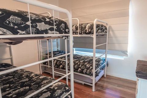 Middle River Beach House - East & West House - Accommodation Redcliffe 14