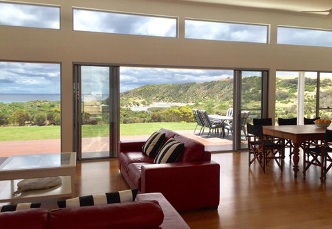 Middle River Beach House - East & West House - Accommodation Redcliffe 5