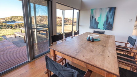 Middle River Beach House - East & West House - Accommodation Redcliffe 8