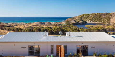 Middle River Beach House - East & West House - Accommodation Redcliffe 9