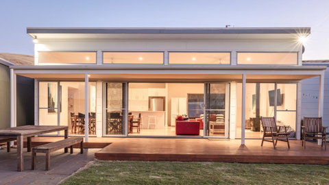 Middle River Beach House - East & West House - Accommodation Redcliffe 7