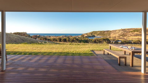 Middle River Beach House - East & West House - Accommodation Redcliffe 17