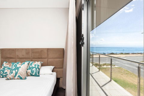 Esplanade Escape - Accommodation Redcliffe 12