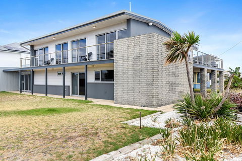 Esplanade Escape - Accommodation Redcliffe 32