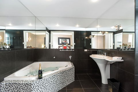 Esplanade Escape - Accommodation Redcliffe 34