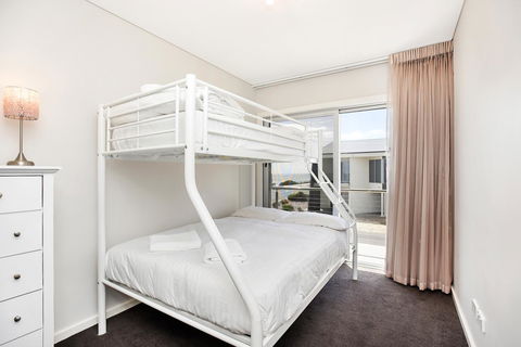 Esplanade Escape - Accommodation Redcliffe 11