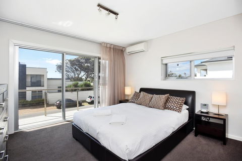 Esplanade Escape - Accommodation Redcliffe 14