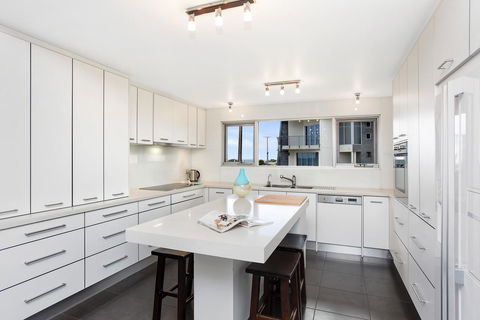 Esplanade Escape - Accommodation Redcliffe 36