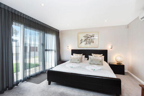 Esplanade Escape - Accommodation Redcliffe 25