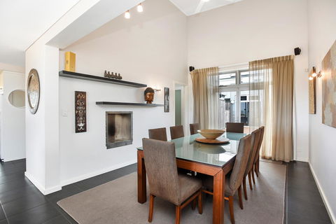 Esplanade Escape - Accommodation Redcliffe 21