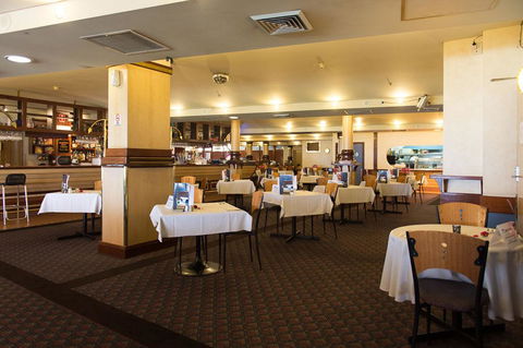 Grand Tasman Hotel - Accommodation Redcliffe 1