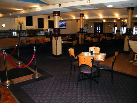 Grand Tasman Hotel - Accommodation Redcliffe 2