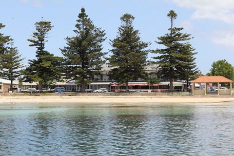 Grand Tasman Hotel - Accommodation Redcliffe 34