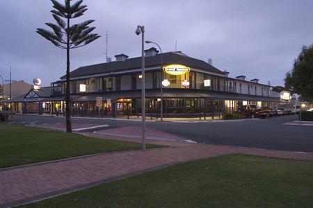 Grand Tasman Hotel - Accommodation Redcliffe 16
