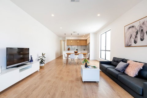 Brand New Affordable Luxury 3 Bedroom 3 Bathrooms House Close To Adelaide City, Chinatown, Beach, Adelaide Airport - Accommodation Redcliffe 5