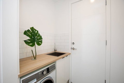 Brand New Affordable Luxury 3 Bedroom 3 Bathrooms House Close To Adelaide City, Chinatown, Beach, Adelaide Airport - Accommodation Redcliffe 6