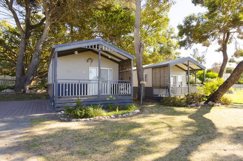 Lakeside Tourist Park - Accommodation Redcliffe 2
