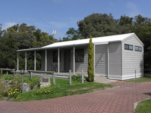 Lakeside Tourist Park - Accommodation Redcliffe 1