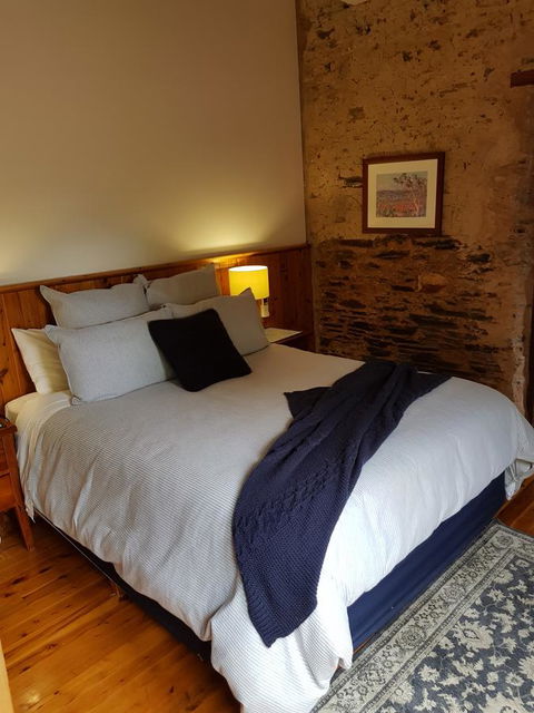William Hunt's Retreat - Cypress Studio - Accommodation Redcliffe 2