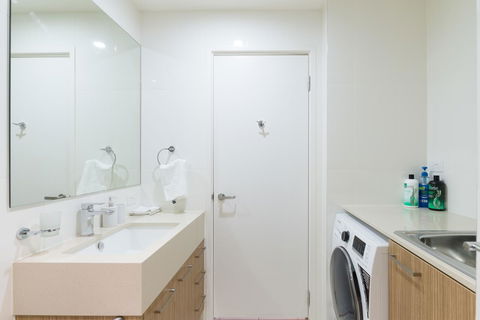 Ther-Rich 2Brm CBD Apartment - Accommodation Redcliffe 30