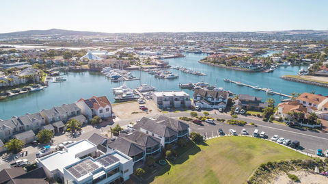 Mariners Cay Apartment - Accommodation Redcliffe 1