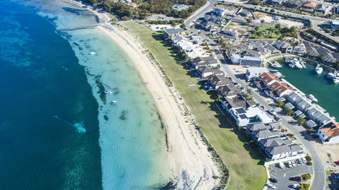 Mariners Cay Apartment - Accommodation Redcliffe 2
