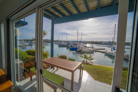 Marina Reflections - Accommodation Redcliffe 7