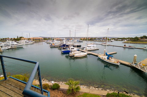 Marina Reflections - Accommodation Redcliffe 9