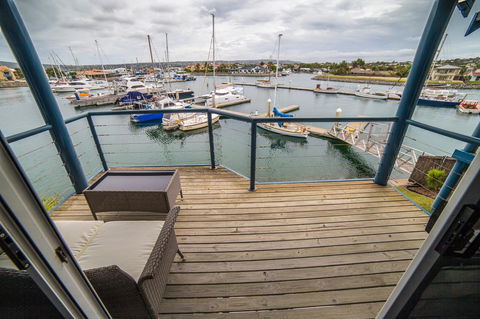 Marina Reflections - Accommodation Redcliffe 11