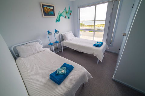 Marina Reflections - Accommodation Redcliffe 16