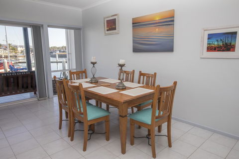 Marina Reflections - Accommodation Redcliffe 4