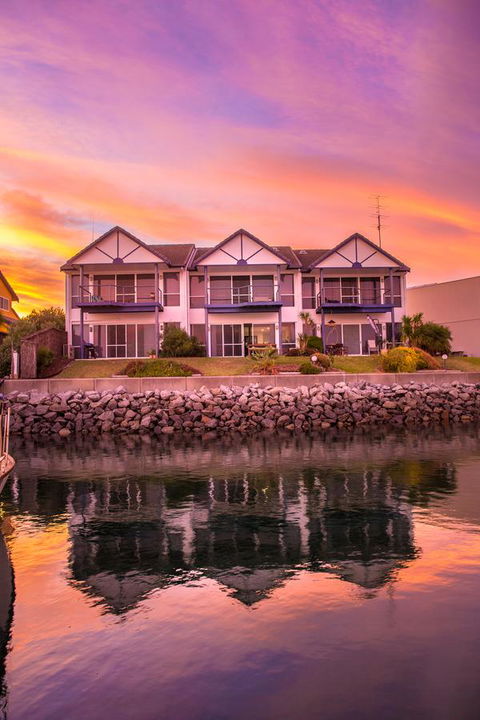 Marina Reflections - Accommodation Redcliffe 10