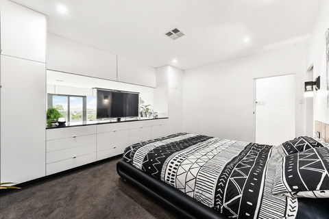KENNEDY EXECUTIVE TOWNHOUSE - Accommodation Redcliffe 20