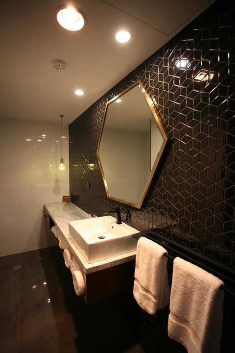 Ellen Hotel - Accommodation Redcliffe 25
