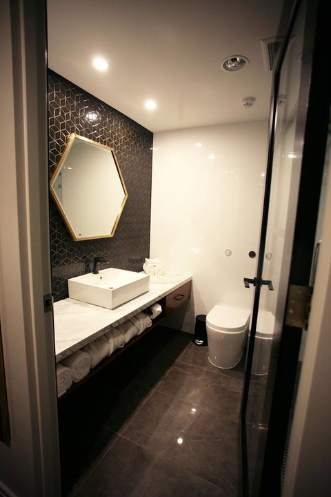 Ellen Hotel - Accommodation Redcliffe 18