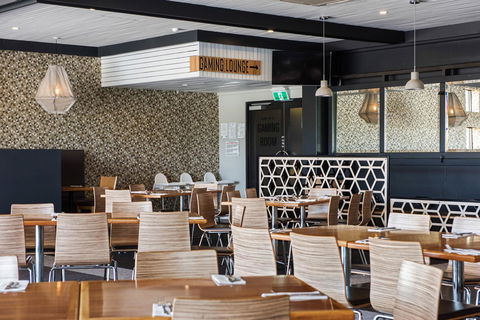 Berri Hotel - Accommodation Redcliffe 2