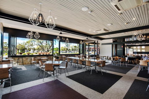 Berri Hotel - Accommodation Redcliffe 13