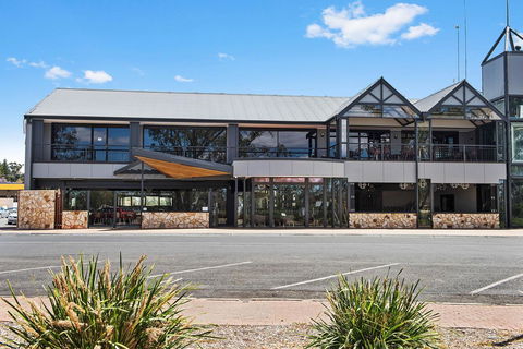 Berri Hotel - Accommodation Redcliffe 4