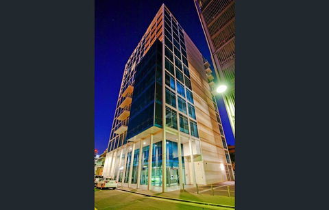 Stylish And Comfortable, Views Over Gouger St! - Accommodation Redcliffe 21