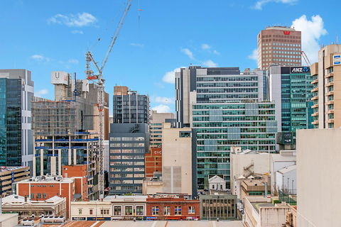 Stylish And Comfortable, Views Over Gouger St! - Accommodation Redcliffe 4