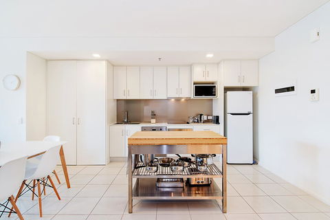 Stylish And Comfortable, Views Over Gouger St! - Accommodation Redcliffe 8