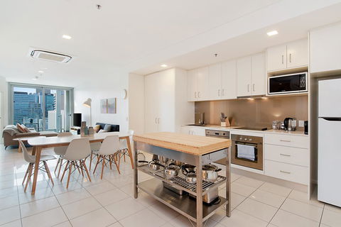 Stylish And Comfortable, Views Over Gouger St! - Accommodation Redcliffe 5