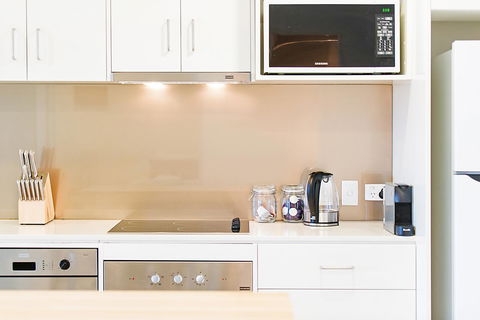 Stylish And Comfortable, Views Over Gouger St! - Accommodation Redcliffe 7