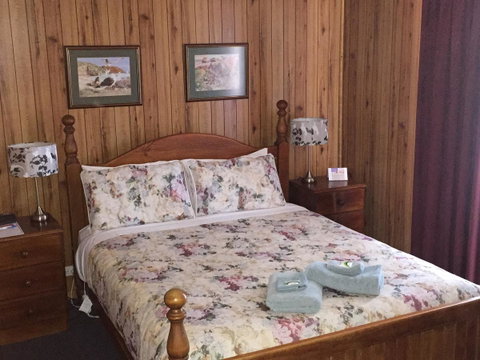 Clare Valley Cabins - Accommodation Redcliffe 28