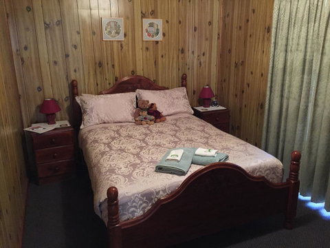 Clare Valley Cabins - Accommodation Redcliffe 18